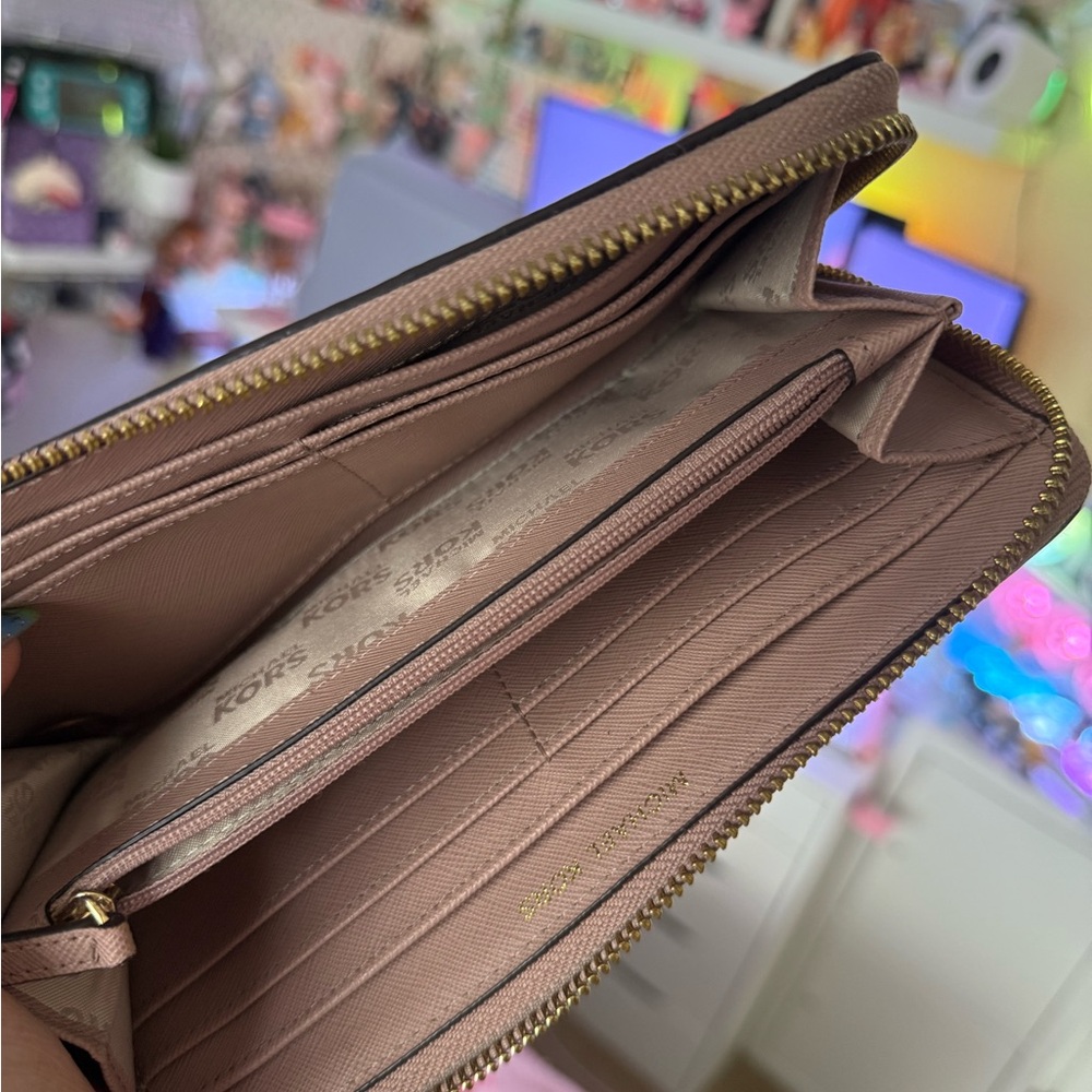 Sold - Picture 5 of 10